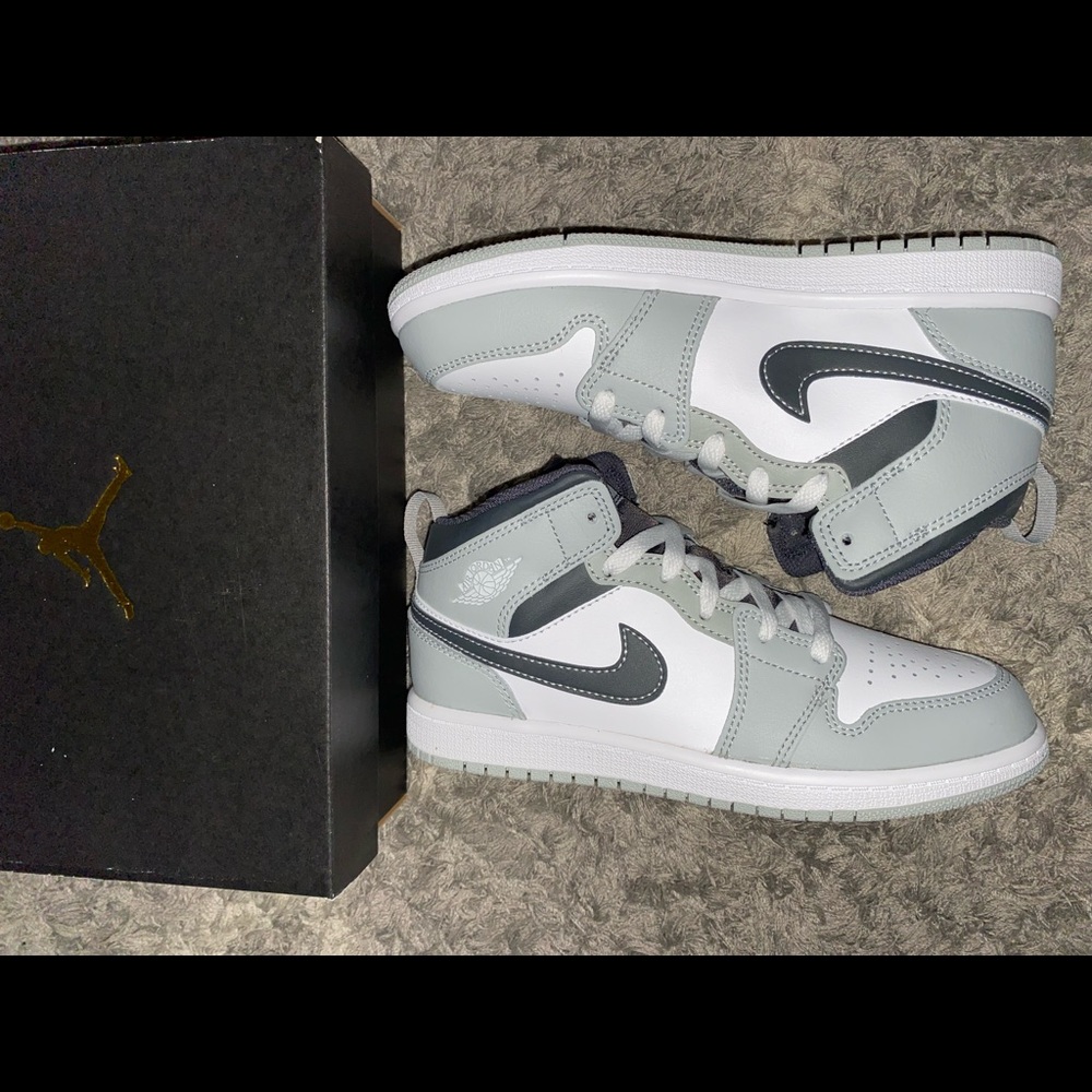 Jordan 1 Mid